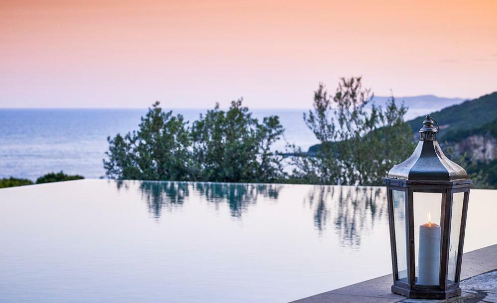 Villa Ioli- Beachfront Luxury Residence إيغومينيتسا المظهر الخارجي الصورة