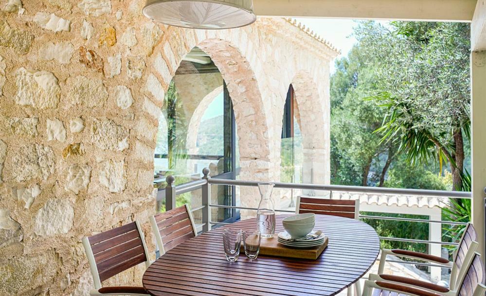 Villa Ioli- Beachfront Luxury Residence إيغومينيتسا المظهر الخارجي الصورة