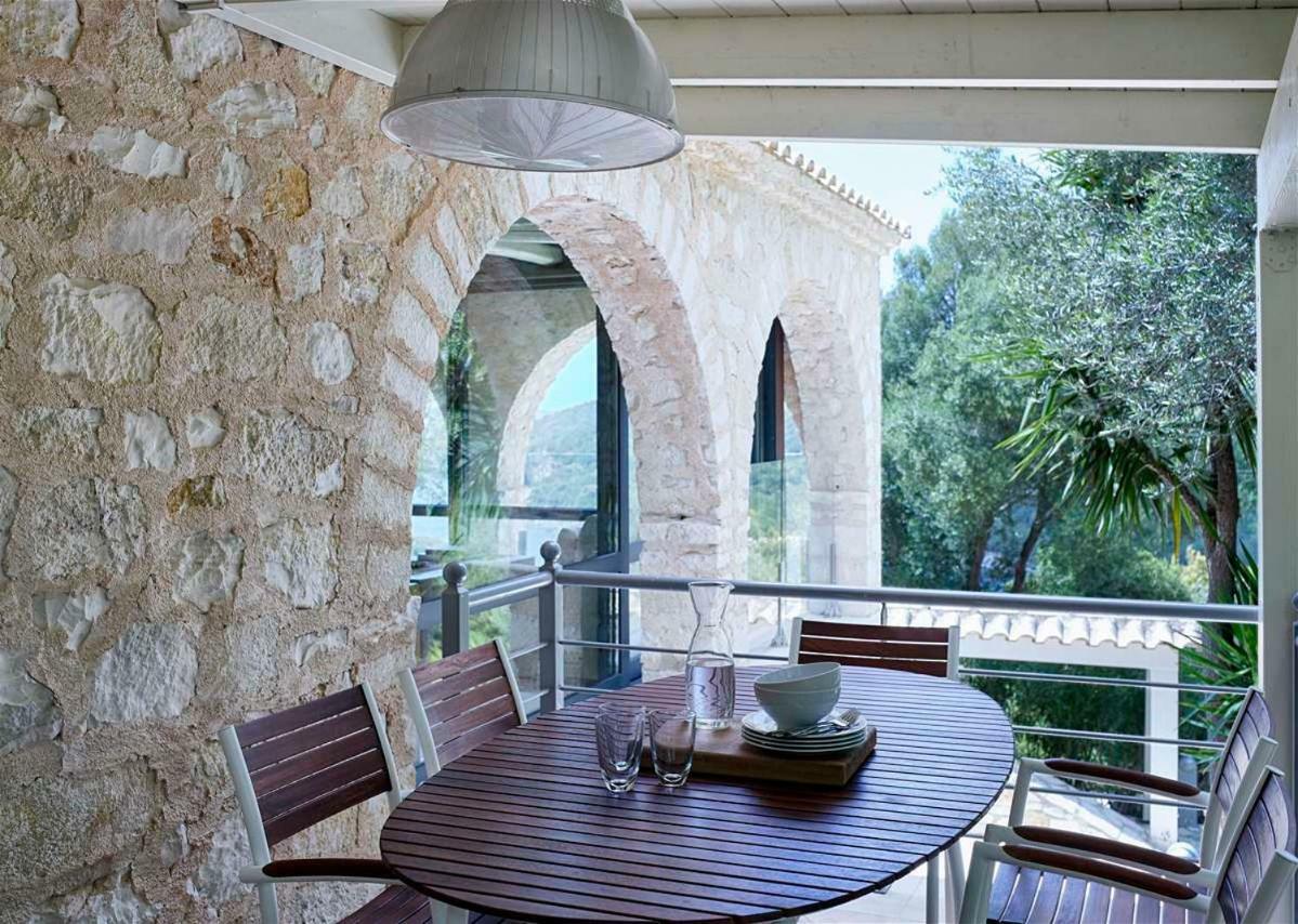 Villa Ioli- Beachfront Luxury Residence إيغومينيتسا المظهر الخارجي الصورة