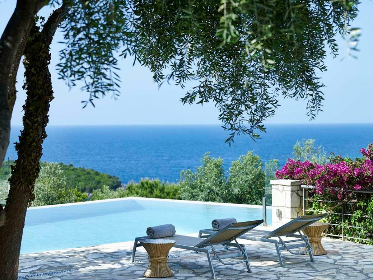 Villa Ioli- Beachfront Luxury Residence إيغومينيتسا المظهر الخارجي الصورة